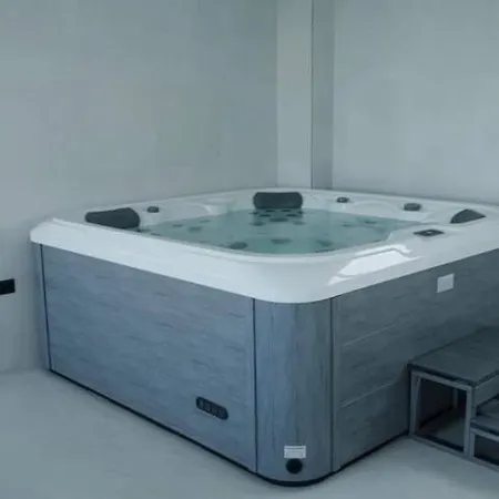 Infinity - Sea Breeze Sauna Jacuzzi Gym