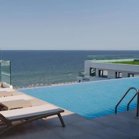 Infinity - Sea Breeze Sauna Jacuzzi Gym Apartment