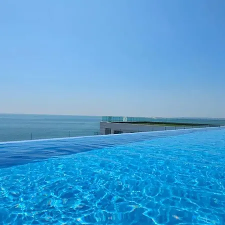 Infinity - Sea Breeze Sauna Jacuzzi Gym 3* Navodari